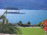 la vista del lago dal giardino