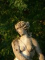 un'antica statua nel giardino della Villa