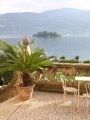 il terrazzo e sullo sfondo l'isola Madre